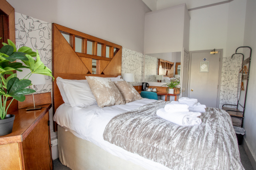 Double room-Standard-Ensuite-Sea View-Balcony - Base Rate