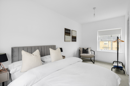 Bedroom no 2, spacious bedroom with luxurious bedding for a great night sleep. 