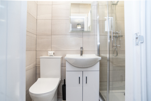 Private En Suite with Shower Over Bath & Toiletries