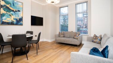A modern open plan living area, which boasts high ceilings, huge windows and stunning cornice. A stylish seating area for the group to relax together, maybe after a busy day sightseeing, shopping or maybe just to have a movie night in.....