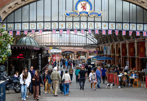 Windsor Royal Station shopping arcade.