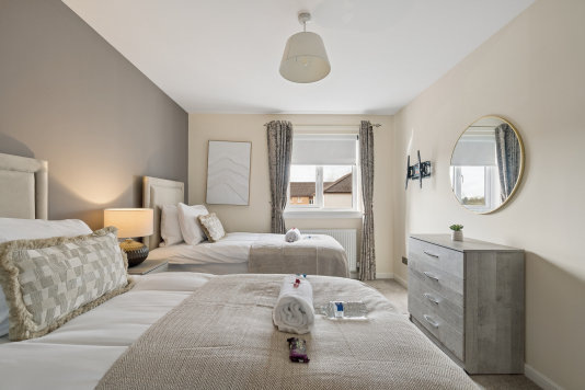 Twin bedroom