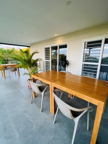 terrasse , espace pour petit dejeuner