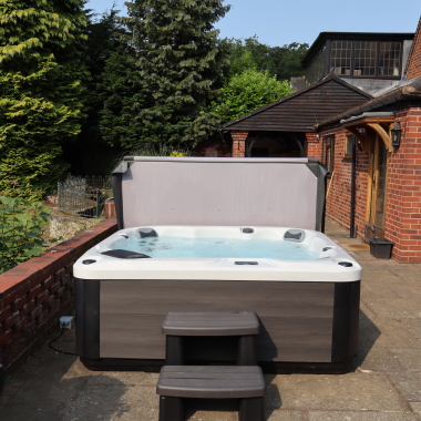 Outdoor Hot Tub