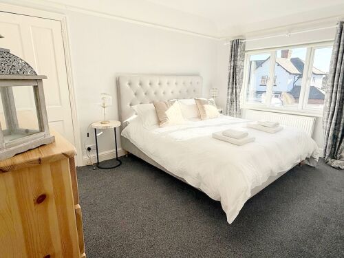 Relax in this spacious bedroom featuring a luxurious super king bed. With stylish décor and a calming atmosphere, it’s the perfect retreat for a peaceful night’s sleep.







