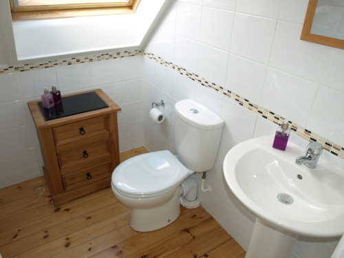 Drovers Lodge - Urquhart Bathroom