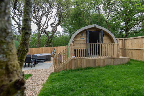 Middle glamping pod