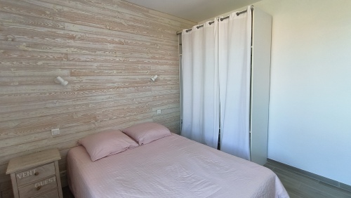 Chambre 1 lit en 140 + rangements