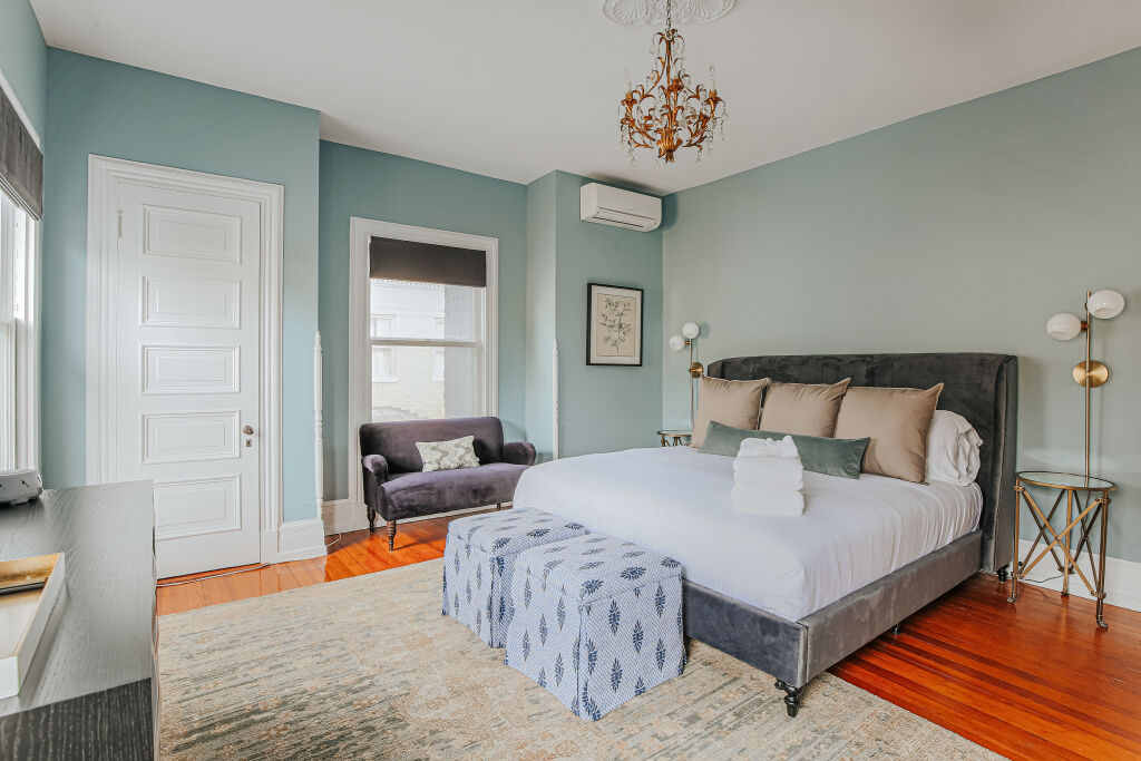 The Lewis-Suite-Ensuite