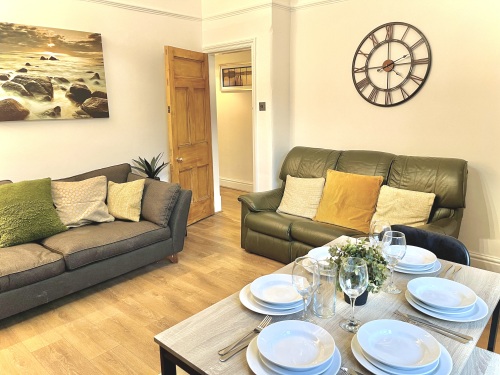 Lounge / Dining area - Spacious open plan living room with dining table