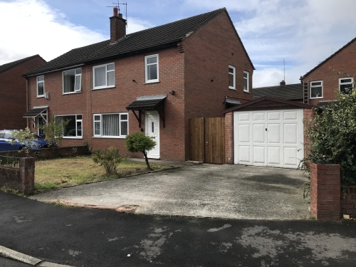 Private Off Road Parking on the Drive Way (Not the garage) - Plenty of free street parking in front of the house too - Bamber Bridge Preston
