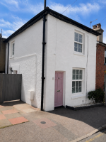 Charming detached two-bedroom cottage situated in the vibrant heart of Tunbridge Wells, offering a cosy and inviting retreat for guests seeking comfort and convenience.