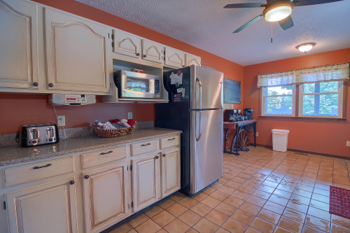 Cabinet, Microwave and Fridge, with Coffee Cart beyond, Southern Belle Lodge
