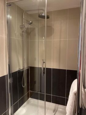 Single Room En Suite Shower
