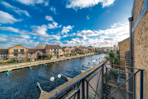 Canary Wharf One bed Apt by the Canal - 