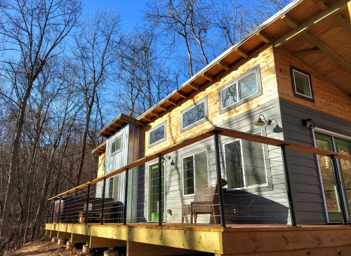 Sugarloaf Hillside - Chillicothe - A spacious deck wraps around this brand new tiny house cabin