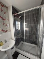 Ensuite bathroom to the second bedroom