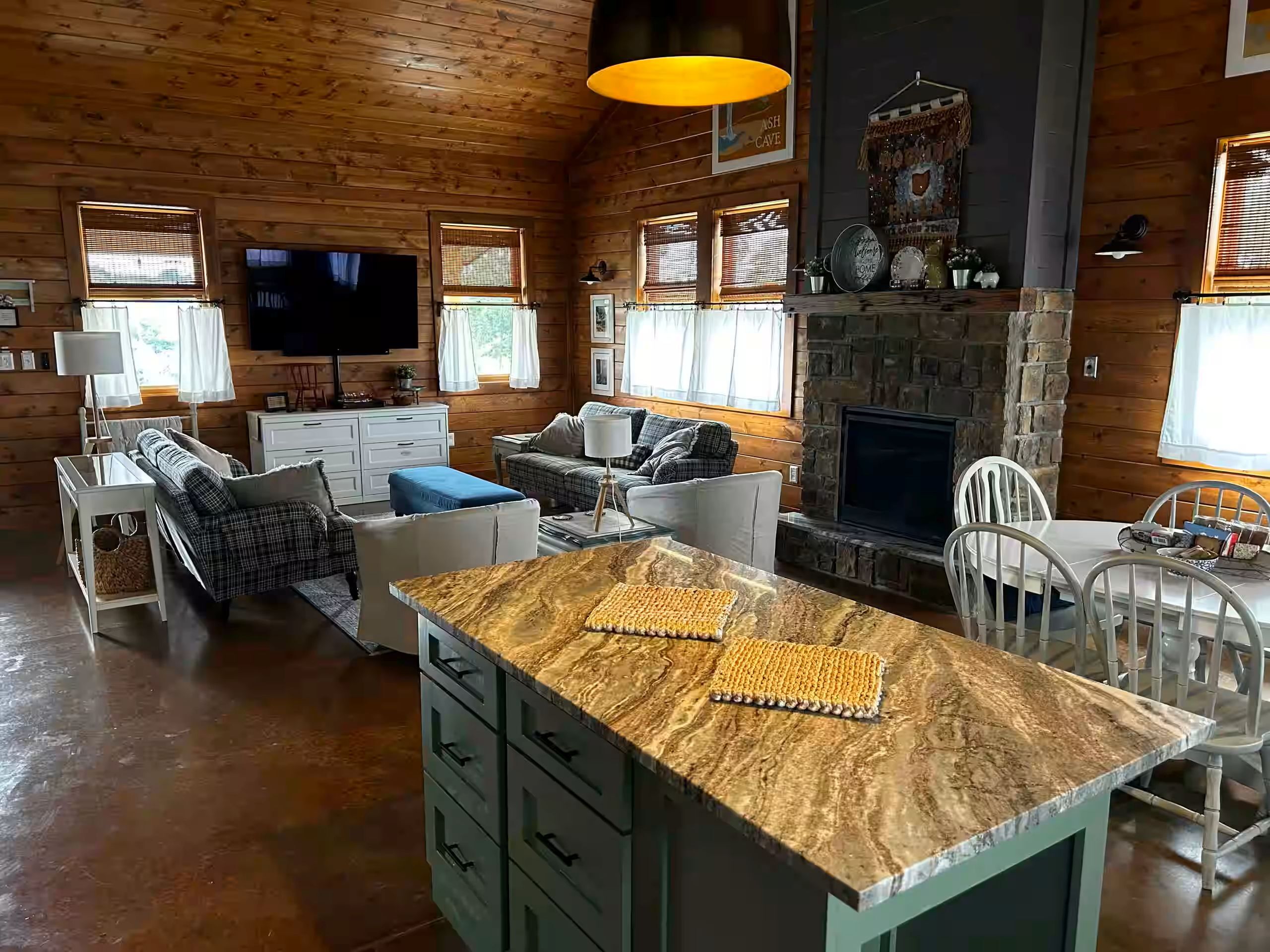 The Farmhouse on Barton | Photo 8
