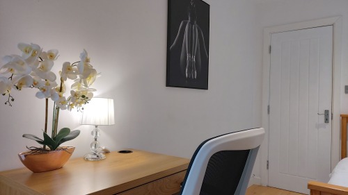 London Anayah apartments - Bedroom 1 Desk focus