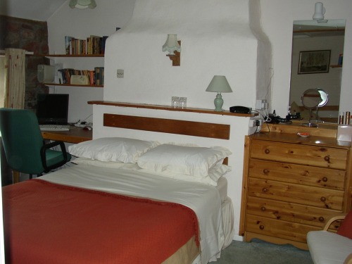 Double/family/Single occupancy room, fully en suite with computer & free internet access