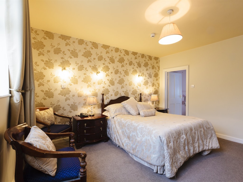 Double room-Ensuite - Base Rate Breakfast included 