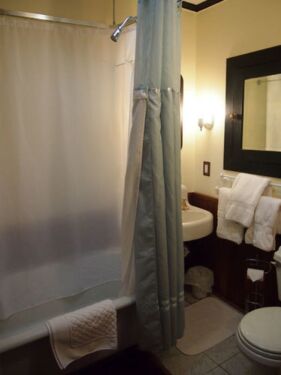 Maid's Suite Bathroom