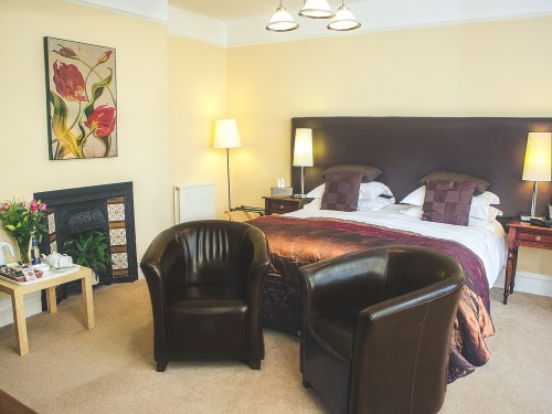 ROOM 3 Luxury double or twin room or family room. Spacious bathroom with claw foot bath and separate walk in shower.