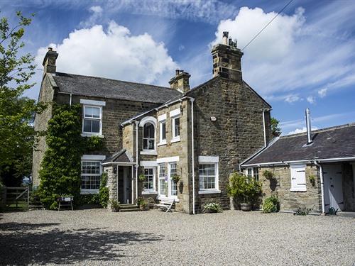Dowfold House Luxury Bed and Breakfast - from the drive
