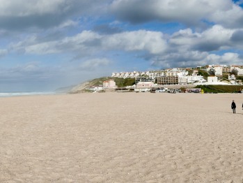 Nearby, the ocean on the left and the lagoon on the right, great for a long walk on the beach