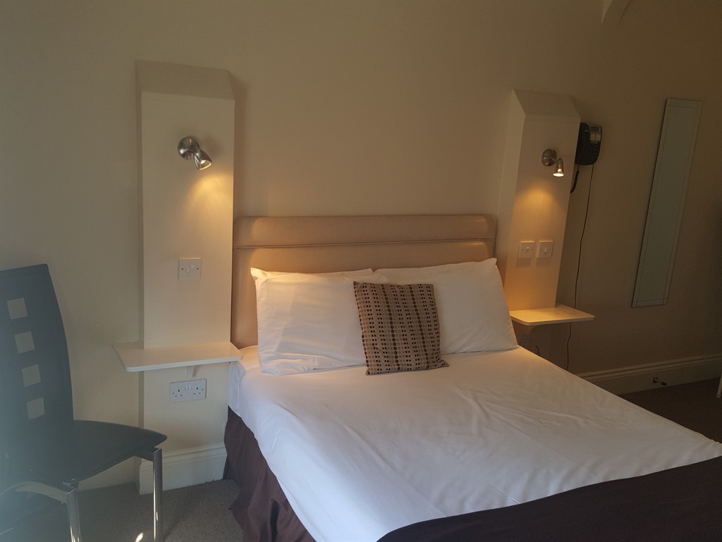 Double room-Standard-Ensuite with Bath-Street View-Room 7 - Base Rate