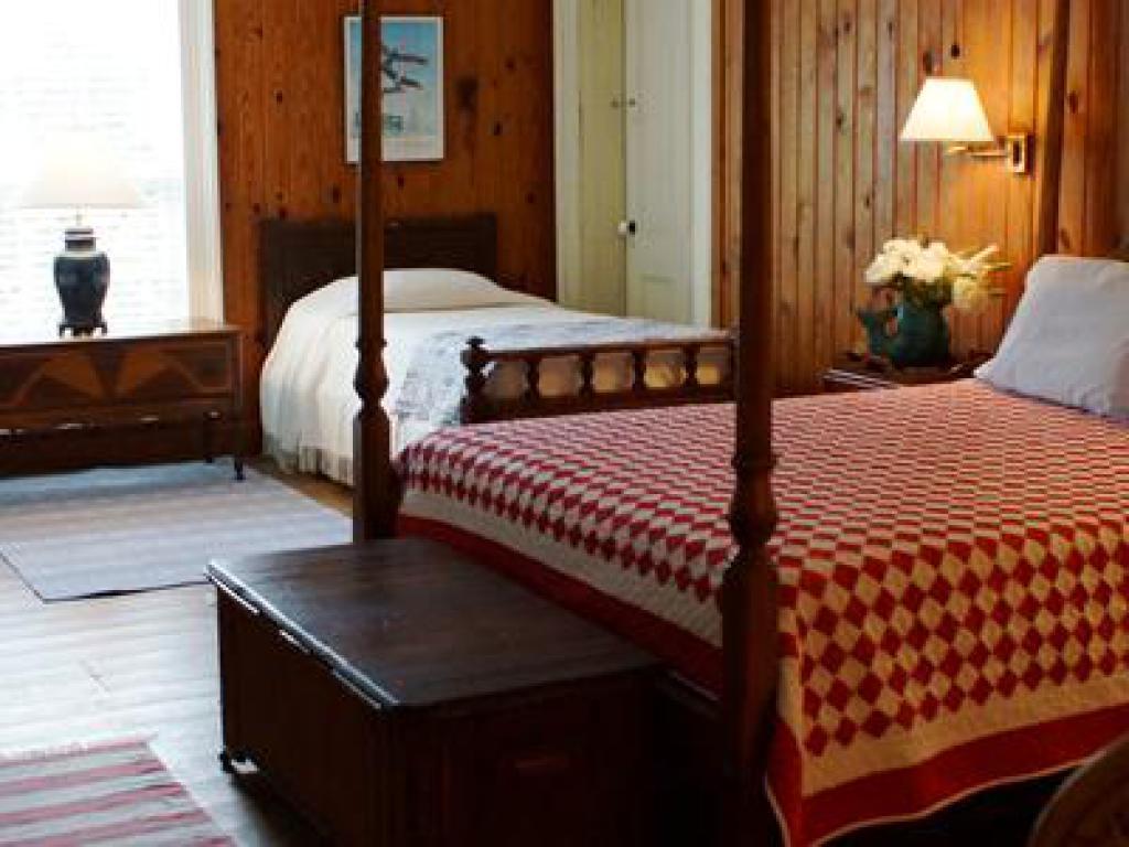 Quad room-Private Bathroom-Standard-Partial Ocean View-Room 3