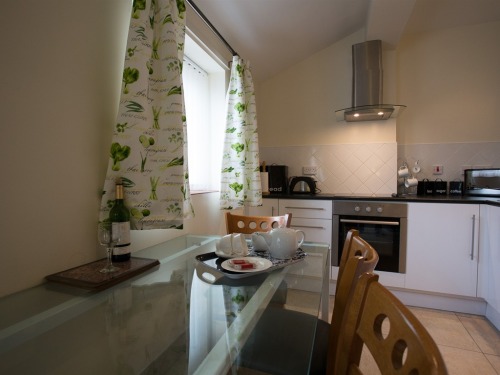 Oak cottage modern full kitchen, dining area facilities