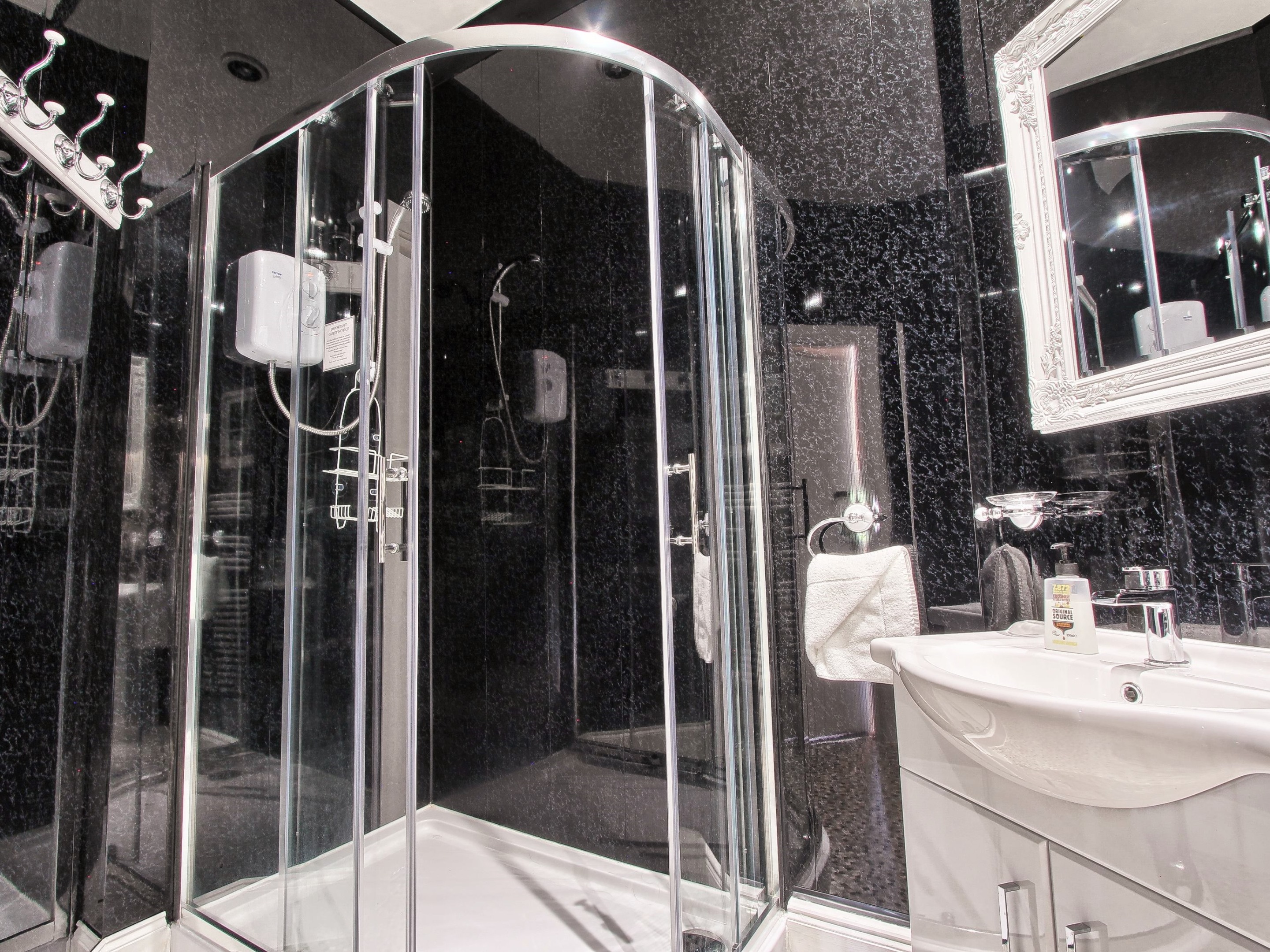 Junior Suite-Ensuite with Shower-Room 2 - Base Rate