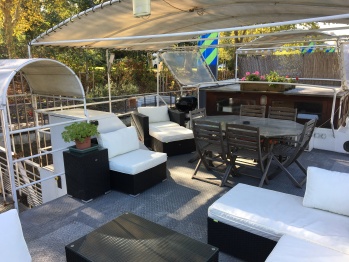 Photo 3/6 — Logement atypique « Boat For Guests · Issy-les-Moulineaux, Île-de-France » à Issy-les-Moulineaux Boulogne-Billan…