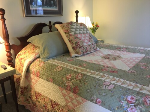 Summer Kitchen Cottage Queen