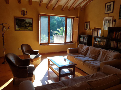 Salón con gran ventanal