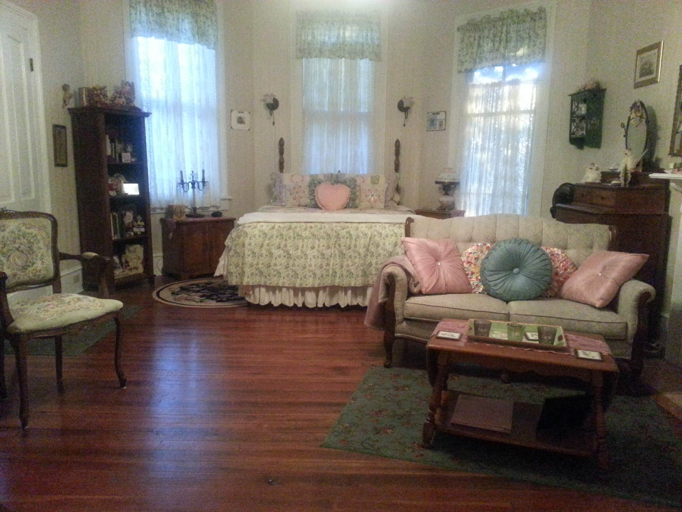 Walton Romance Room