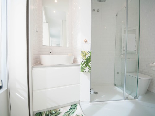 In the morning, at night, or at any moment of the day, a fresh and new bathroom is awaiting for you in your apartment.
