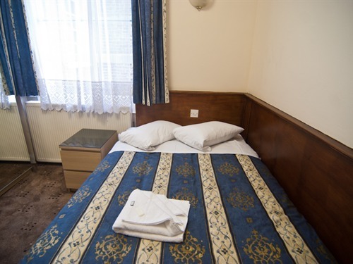Single room-Basic-Shared Bathroom