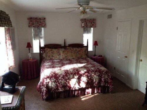 Red Delicious Room