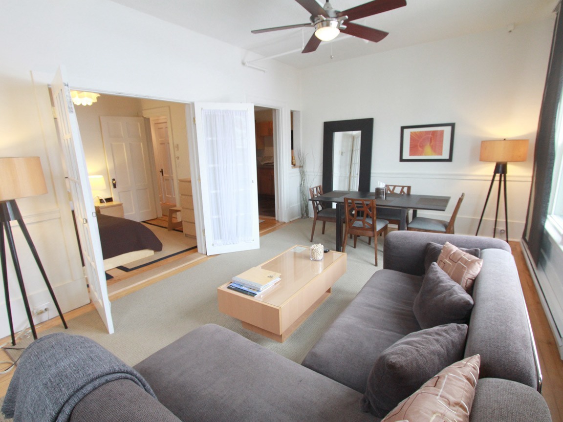 Suite 05: 2 queen bedrms village view