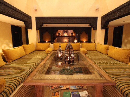 Lobby lounge