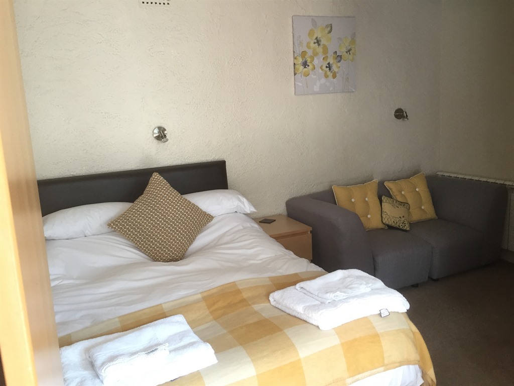 Double room-Standard-Ensuite with Shower-Garden View-Ground Floor - Base Rate
