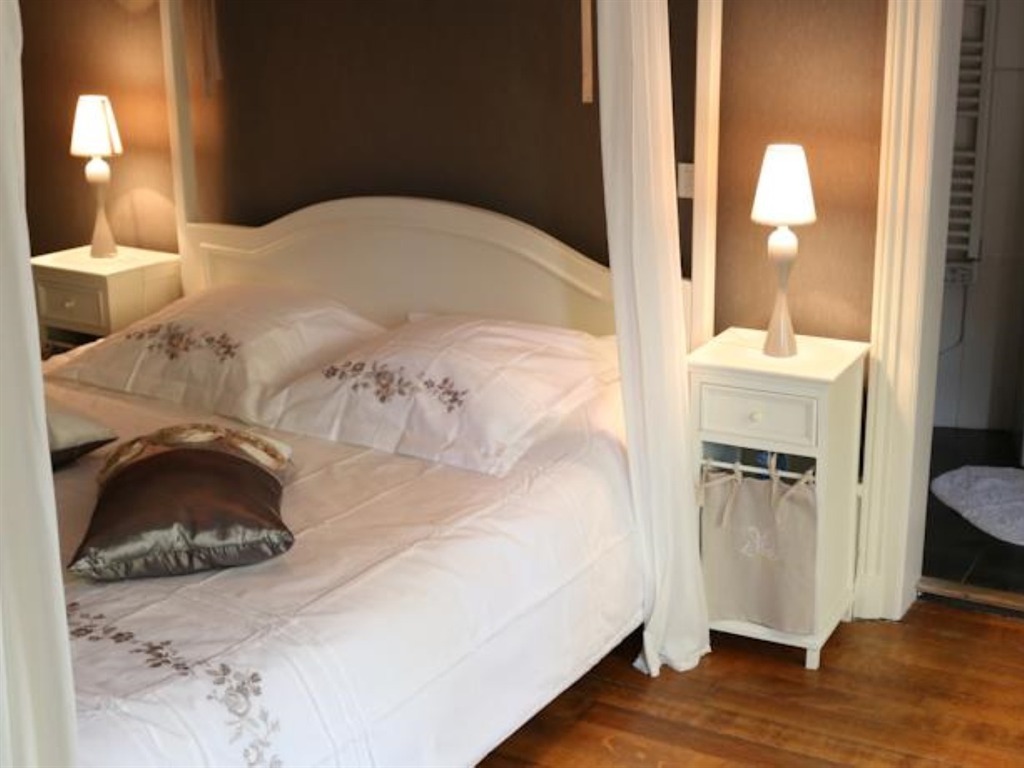 Double-Confort-Salle de bain privée séparée-La Romance 