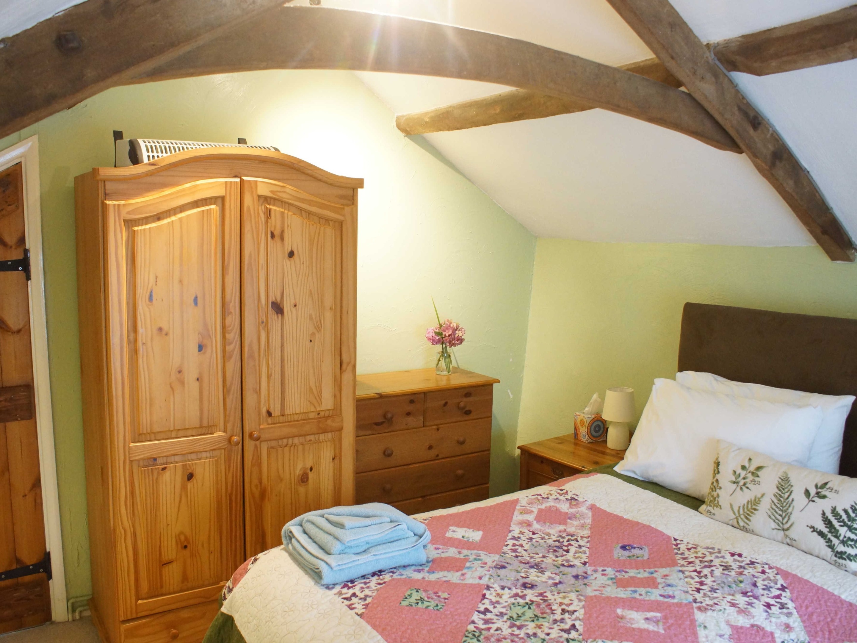 Cottage-Private Bathroom-Garden View-Self Catering - Base Rate