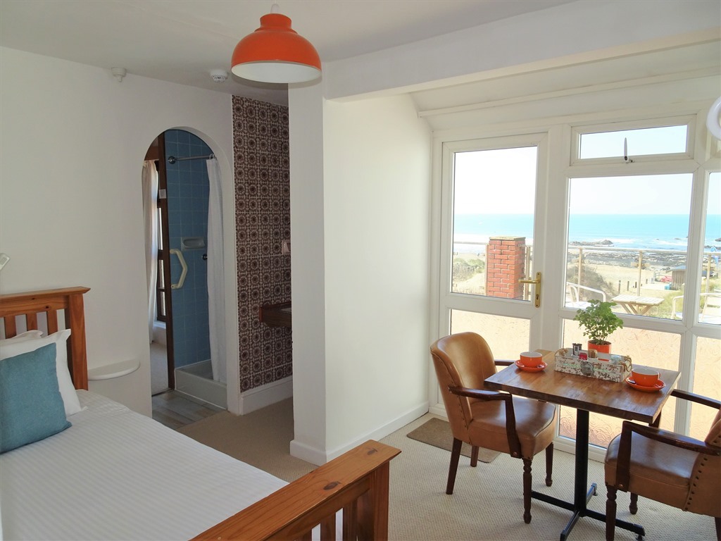 Twin En-suite Sea View - with Beach-facing Balcony