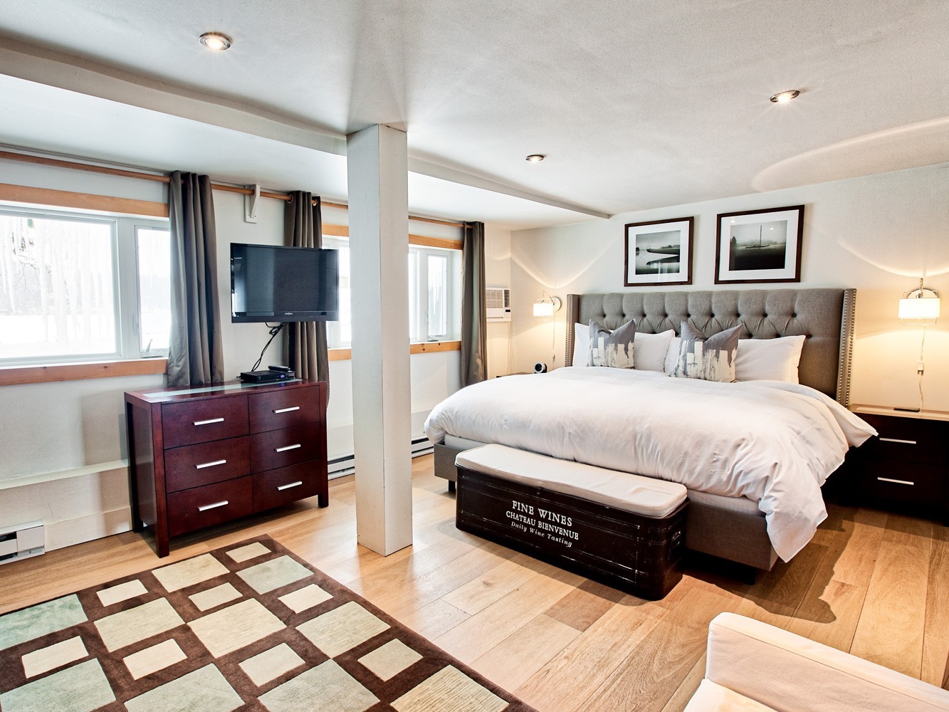 Suite 10: PREMIUM DELUXE W/PRIVATE LAKE ACCESS