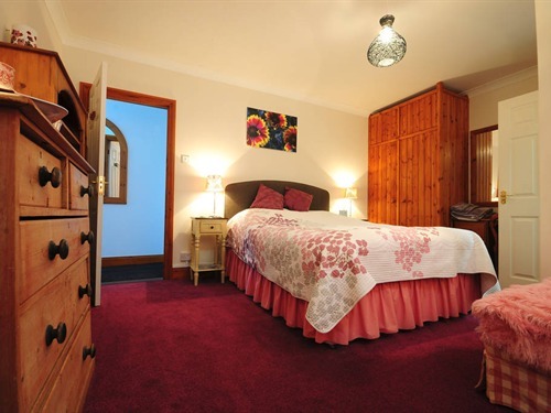 Redshank our double en suite room with king size bed and sea views