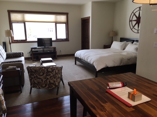 Studio-Ensuite-Deluxe-Courtyard view-Suite 4 - Base Rate