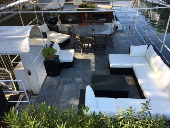 Photo 4/6 — Logement atypique « Boat For Guests · Issy-les-Moulineaux, Île-de-France » à Issy-les-Moulineaux Boulogne-Billan…